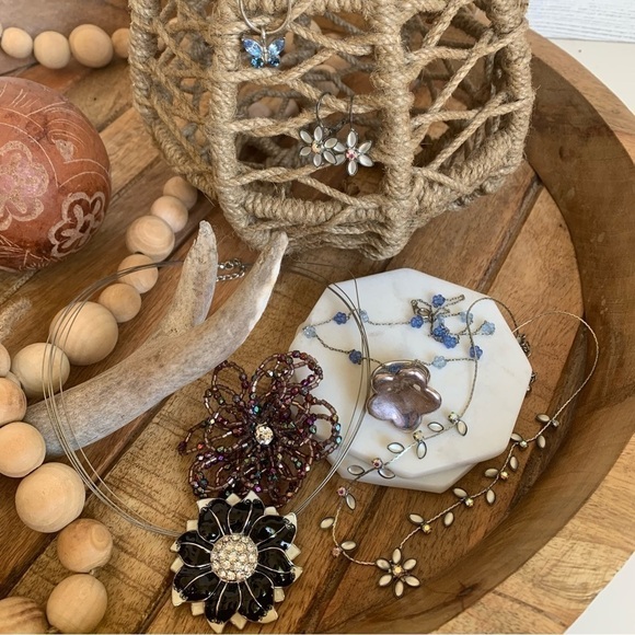 Flowers Fashion Jewelry Lot 7 Piece Necklaces, Earrings, Ring, Brooch - Picture 12 of 12